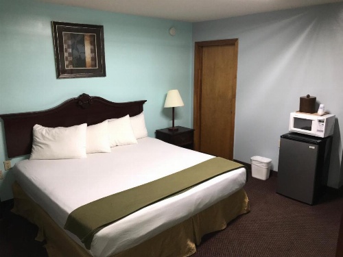 AmeriVu Inn and Suites Wolcott Waterbury image 11