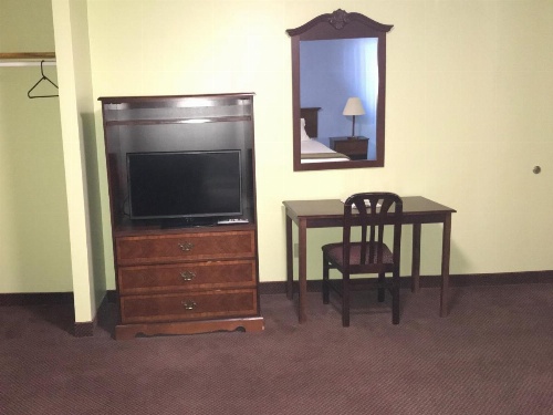 AmeriVu Inn and Suites Wolcott Waterbury image 13