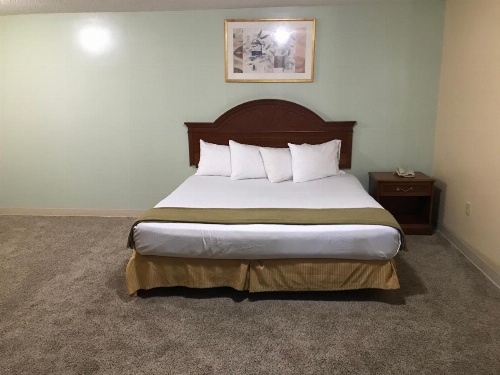 AmeriVu Inn and Suites Wolcott Waterbury image 18