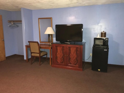 AmeriVu Inn and Suites Wolcott Waterbury image 27